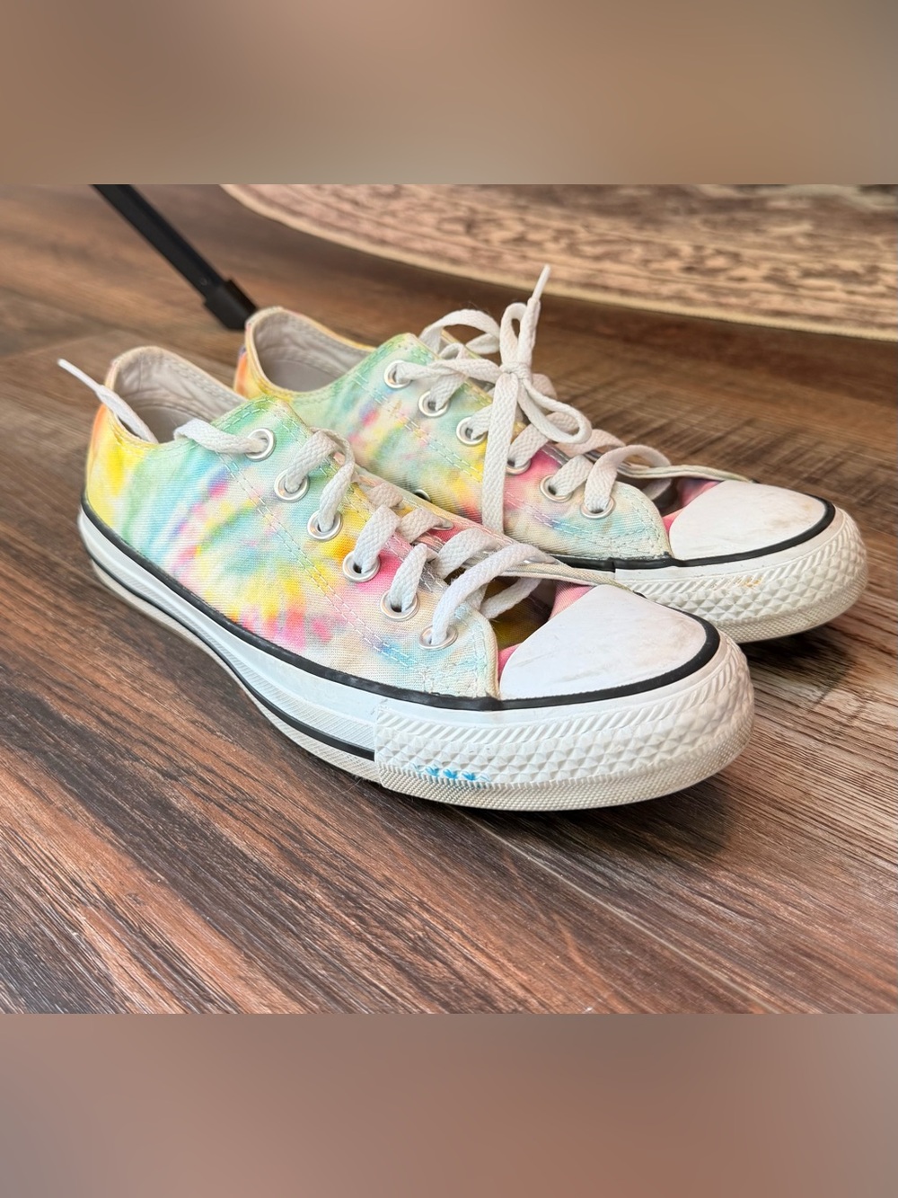 Converse Chuck Taylor Women’s Low Top Tie-Dye Sneaker Festival Rave Concert 90s